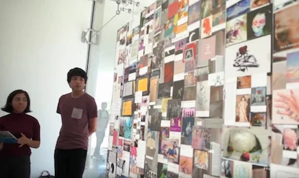 Above: Students participate in “Memory: An Interdisciplinary Exploration”Left: Students discuss their experiences in the “Memory” course; video by Cristina Pato.